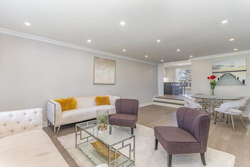 833 Calder Road, Mississauga, ON - Indoor Photo Showing Living Room