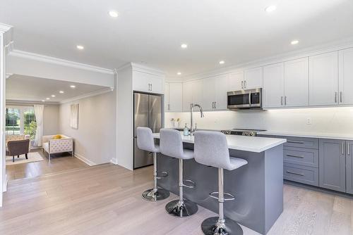 833 Calder Road, Mississauga, ON - Indoor Photo Showing Kitchen With Upgraded Kitchen