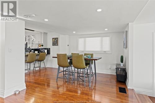 8830 Riverside Drive, Windsor, ON - Indoor Photo Showing Dining Room