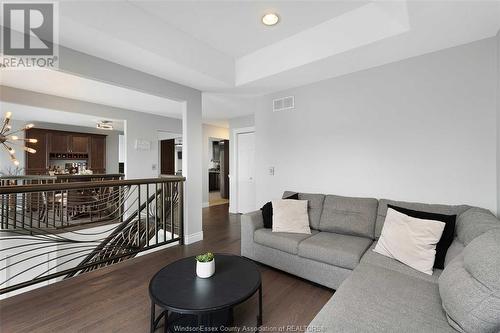 4325 Pioneer, Windsor, ON - Indoor Photo Showing Living Room