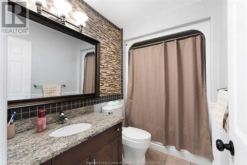 4325 Pioneer, Windsor, ON - Indoor Photo Showing Bathroom