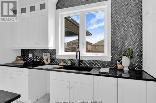 2596 Mayfair, Lasalle, ON - Indoor Photo Showing Kitchen