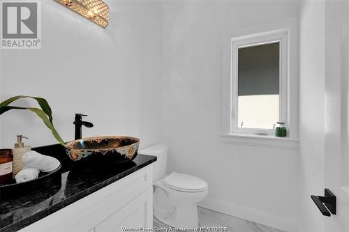 2596 Mayfair, Lasalle, ON - Indoor Photo Showing Bathroom