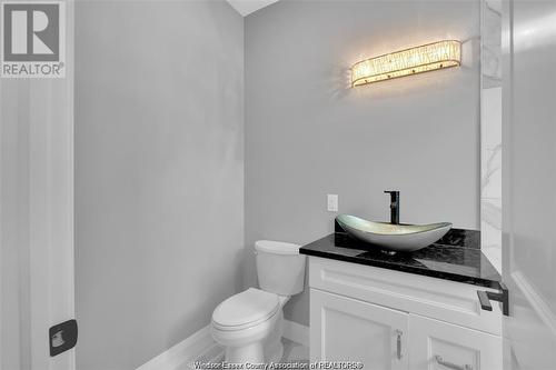 2596 Mayfair, Lasalle, ON - Indoor Photo Showing Bathroom