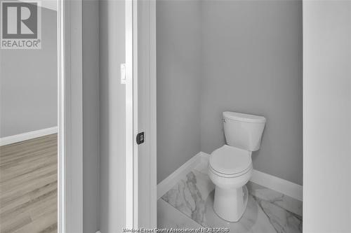 2596 Mayfair, Lasalle, ON - Indoor Photo Showing Bathroom