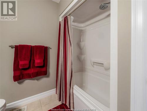 11918 Thistledown, Windsor, ON - Indoor Photo Showing Bathroom