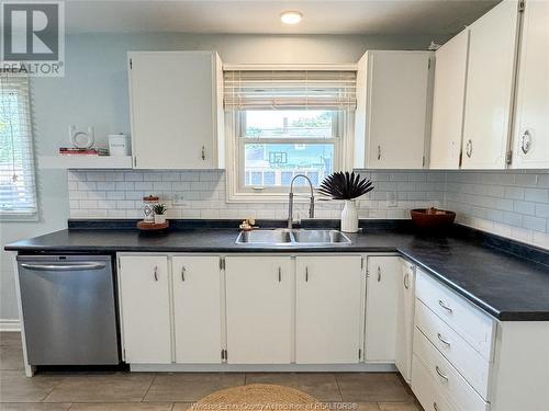 2680 Jamaica Cres, Windsor, ON - Indoor Photo Showing Kitchen With Double Sink