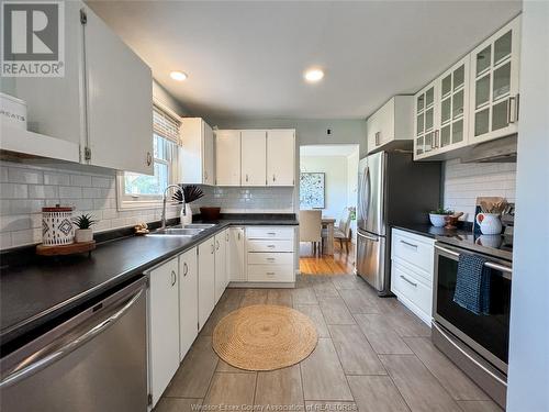 2680 Jamaica Cres, Windsor, ON - Indoor Photo Showing Kitchen