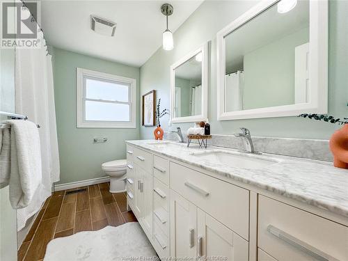 2680 Jamaica Cres, Windsor, ON - Indoor Photo Showing Bathroom