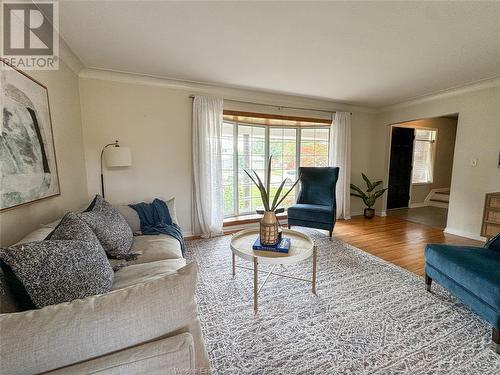 2680 Jamaica Cres, Windsor, ON - Indoor Photo Showing Living Room