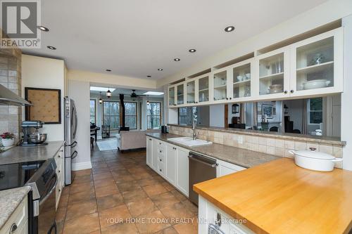 9405 Five Side Road, Erin, ON - Indoor Photo Showing Kitchen