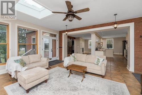 9405 Five Side Road, Erin, ON - Indoor Photo Showing Living Room