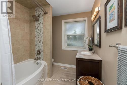 9405 Five Side Road, Erin, ON - Indoor Photo Showing Bathroom