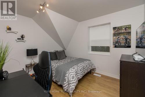 9405 Five Side Road, Erin, ON - Indoor Photo Showing Bedroom