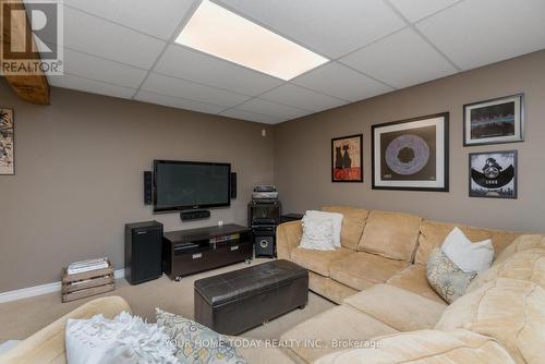 9405 Five Side Road, Erin, ON - Indoor Photo Showing Living Room