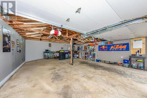 9405 Five Side Road, Erin, ON - Indoor Photo Showing Garage