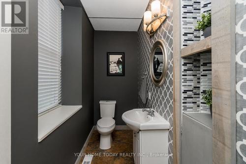 9405 Five Side Road, Erin, ON - Indoor Photo Showing Bathroom