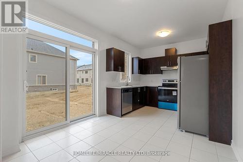 30 Doc Lougheed Avenue, Southgate, ON - Indoor Photo Showing Kitchen