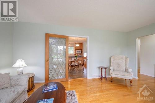 3120 Southmore Drive, Ottawa, ON - Indoor Photo Showing Living Room