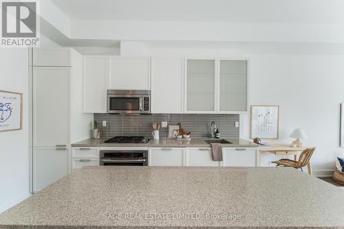 218 - 66 Kippendavie Avenue, Toronto (The Beaches), ON - Indoor Photo Showing Kitchen With Upgraded Kitchen