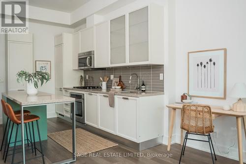 218 - 66 Kippendavie Avenue, Toronto (The Beaches), ON - Indoor Photo Showing Kitchen