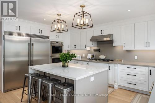 7 Ferncroft Drive, Toronto (Birchcliffe-Cliffside), ON - Indoor Photo Showing Kitchen With Upgraded Kitchen