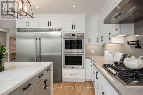 7 Ferncroft Drive, Toronto (Birchcliffe-Cliffside), ON - Indoor Photo Showing Kitchen With Upgraded Kitchen