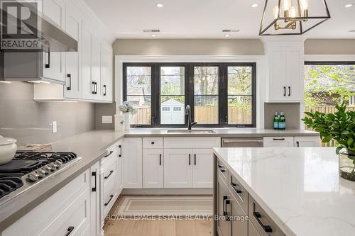 7 Ferncroft Drive, Toronto (Birchcliffe-Cliffside), ON - Indoor Photo Showing Kitchen With Upgraded Kitchen