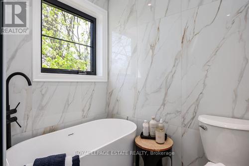 7 Ferncroft Drive, Toronto (Birchcliffe-Cliffside), ON - Indoor Photo Showing Bathroom