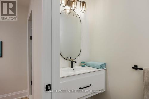 7 Ferncroft Drive, Toronto (Birchcliffe-Cliffside), ON - Indoor Photo Showing Bathroom