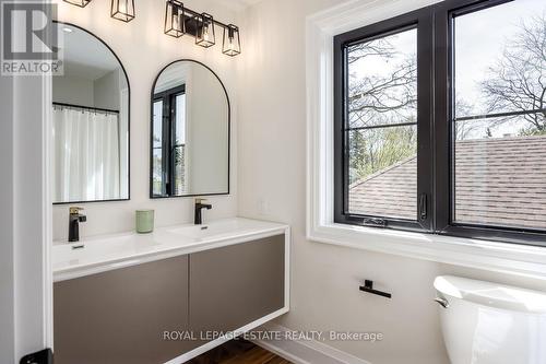 7 Ferncroft Drive, Toronto (Birchcliffe-Cliffside), ON - Indoor Photo Showing Bathroom