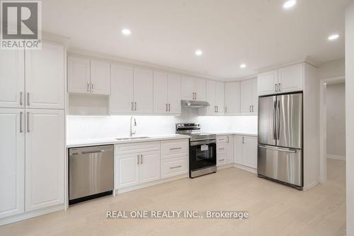 149 Downey Circle, Aurora (Bayview Wellington), ON - Indoor Photo Showing Kitchen With Upgraded Kitchen