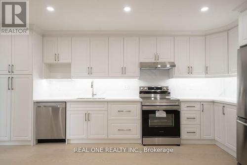 149 Downey Circle, Aurora (Bayview Wellington), ON - Indoor Photo Showing Kitchen