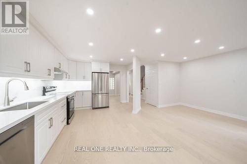 149 Downey Circle, Aurora (Bayview Wellington), ON - Indoor Photo Showing Kitchen With Upgraded Kitchen