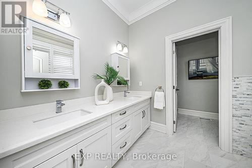 4 Blake Street, East Gwillimbury, ON - Indoor Photo Showing Bathroom