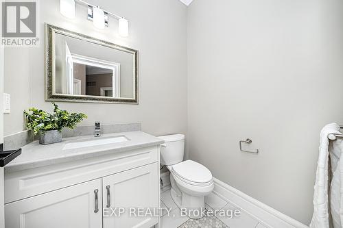 4 Blake Street, East Gwillimbury, ON - Indoor Photo Showing Bathroom