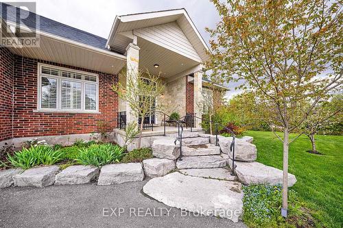 4 Blake Street, East Gwillimbury, ON - Outdoor