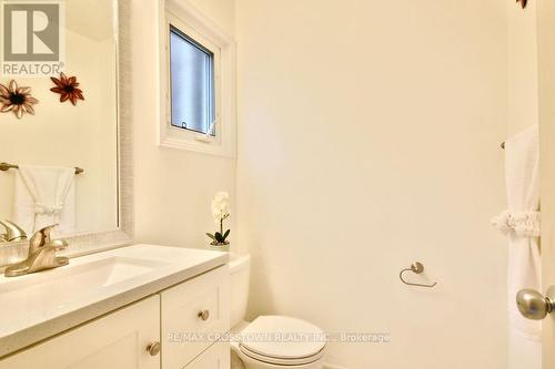 39 Peevers Crescent, Newmarket, ON - Indoor Photo Showing Bathroom