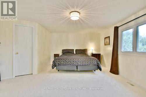 39 Peevers Crescent, Newmarket, ON - Indoor Photo Showing Bedroom