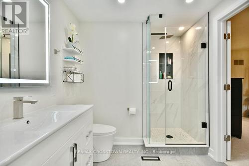 39 Peevers Crescent, Newmarket, ON - Indoor Photo Showing Bathroom