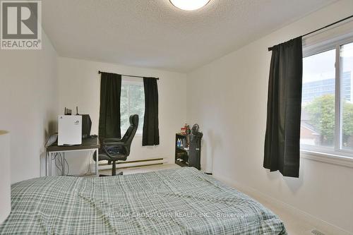 39 Peevers Crescent, Newmarket, ON - Indoor Photo Showing Bedroom