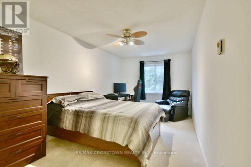 39 Peevers Crescent, Newmarket, ON - Indoor Photo Showing Bedroom