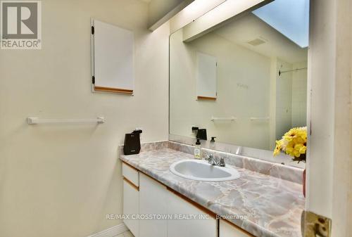 39 Peevers Crescent, Newmarket, ON - Indoor Photo Showing Bathroom