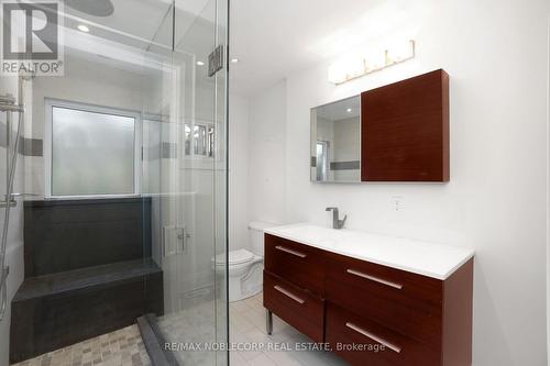 130 Dew Street, King, ON - Indoor Photo Showing Bathroom