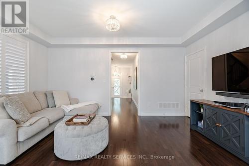 31 Humberstone Crescent, Brampton (Northwest Brampton), ON - Indoor Photo Showing Living Room