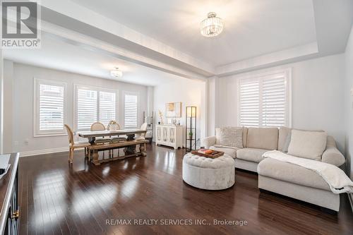 31 Humberstone Crescent, Brampton (Northwest Brampton), ON - Indoor Photo Showing Living Room