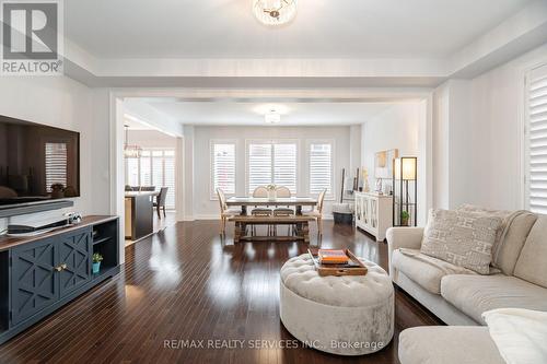 31 Humberstone Crescent, Brampton (Northwest Brampton), ON - Indoor Photo Showing Living Room