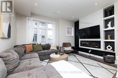 45 - 79 Elder Avenue, Toronto (Long Branch), ON - Indoor Photo Showing Living Room