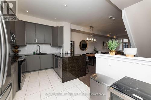 45 - 79 Elder Avenue, Toronto (Long Branch), ON - Indoor Photo Showing Kitchen With Upgraded Kitchen