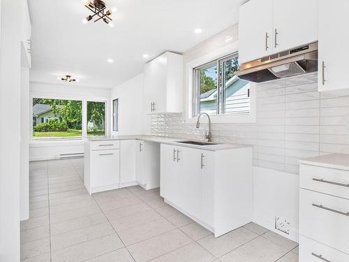 Cuisine - 513 Boul. Graham, Dorval, QC - Indoor Photo Showing Kitchen With Upgraded Kitchen